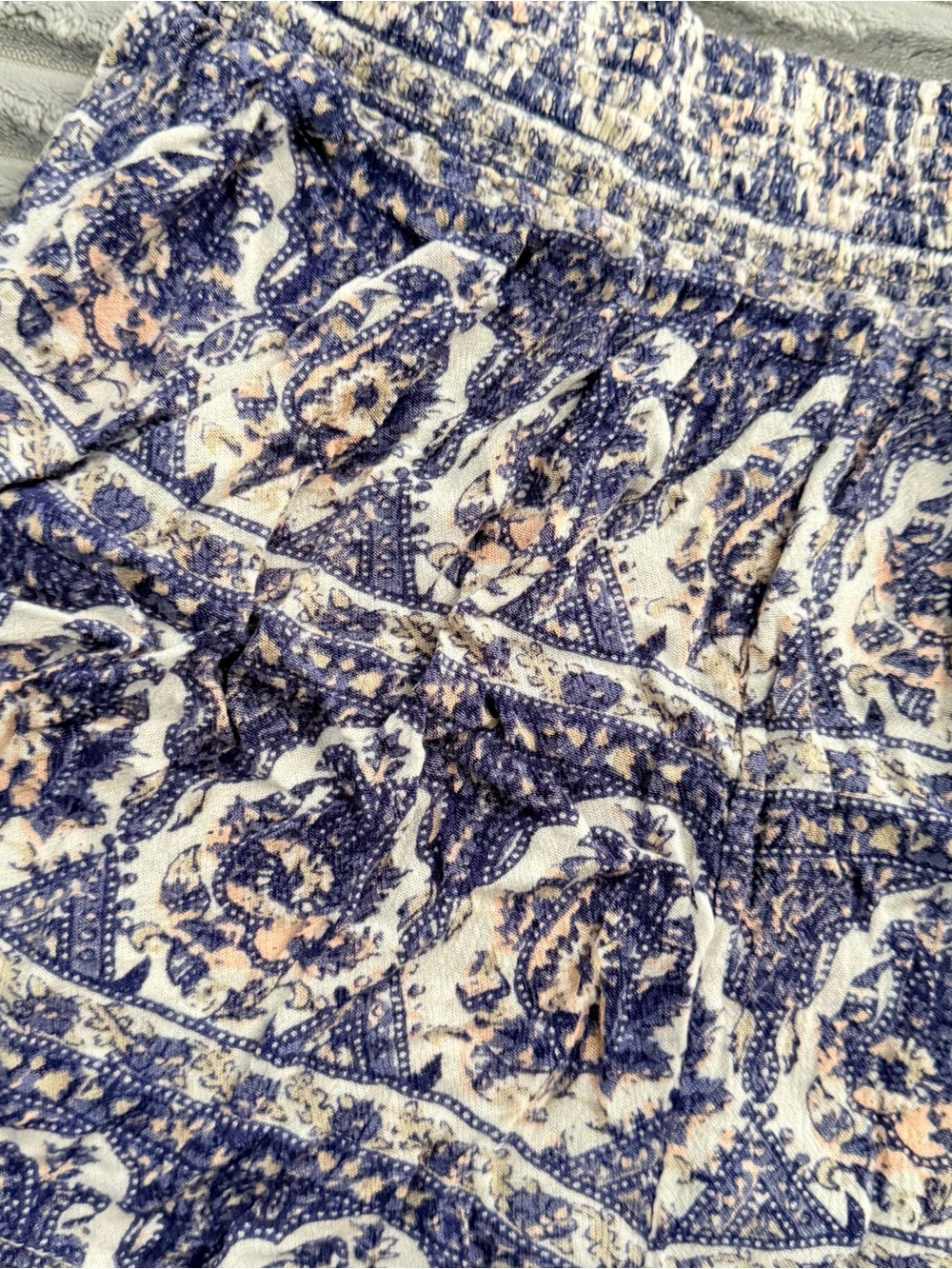 Urban Outfitters Printed High-Waist Shorts (Blue & White) - Picture 3 of 4